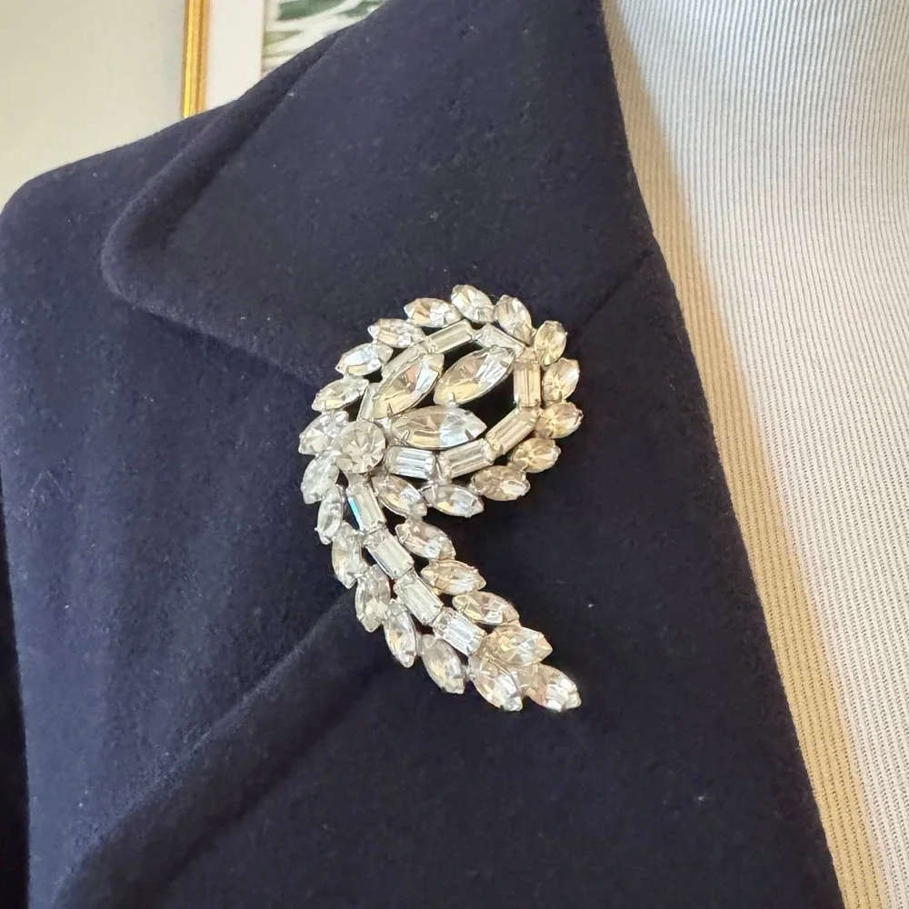 Sparkling Crystal Brooch Pin Rhinestone Floral Leaf‎ Design Silver Tone